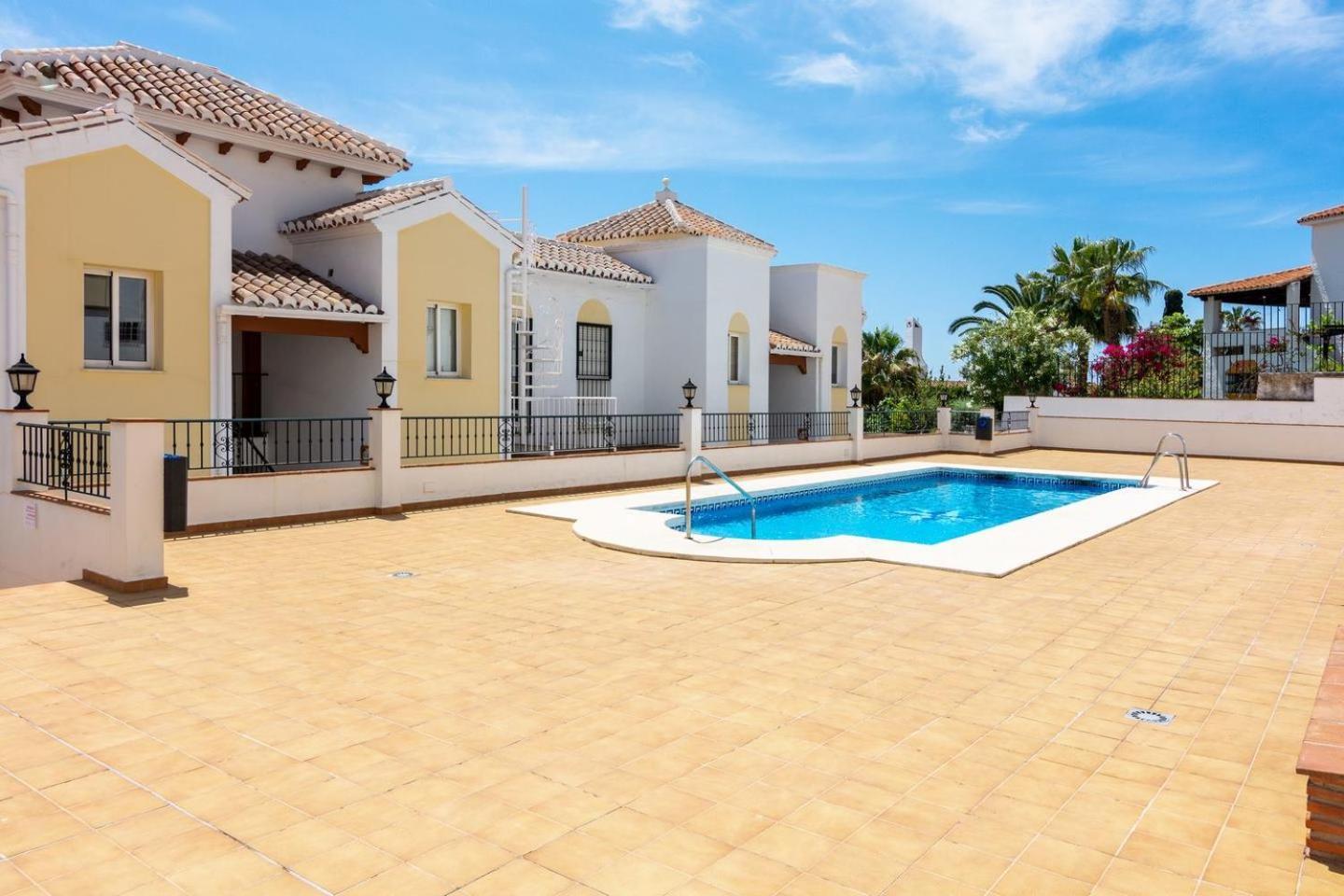 Apartamento Chimenea Playa - 2 Dormitorios Y Terraza 네르하 외부 사진